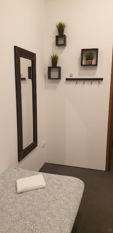 Flyfly Hostel , Darmowy Parking , Rezerwuj Przez Urzadzenia Mobilne -10 Procent Wrocław Eksteriør bilde