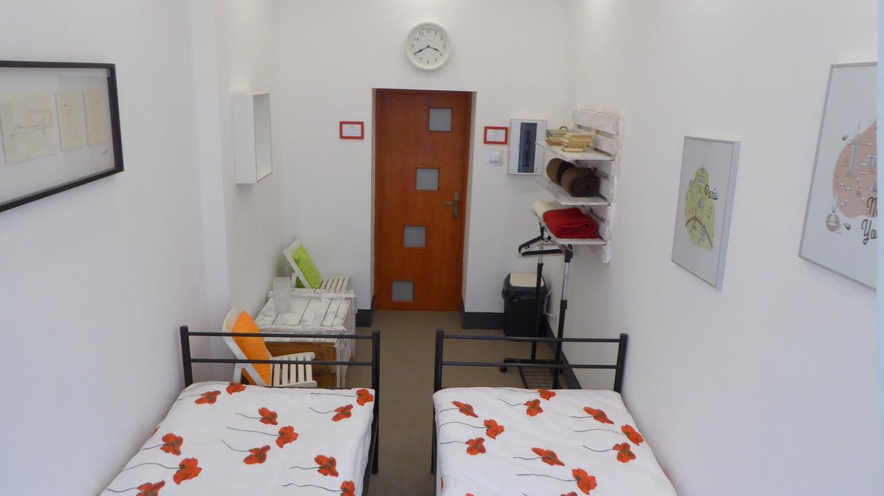 Flyfly Hostel , Darmowy Parking , Rezerwuj Przez Urzadzenia Mobilne -10 Procent Wrocław Eksteriør bilde