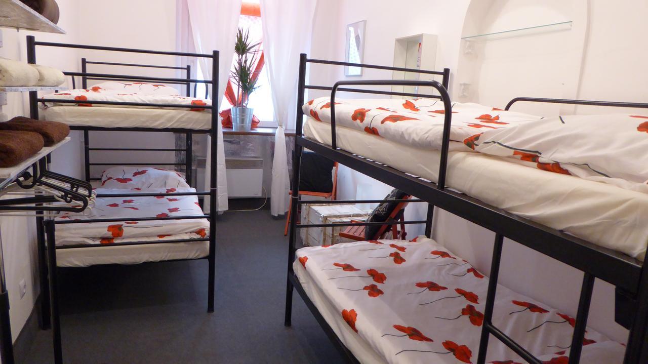 Flyfly Hostel , Darmowy Parking , Rezerwuj Przez Urzadzenia Mobilne -10 Procent Wrocław Eksteriør bilde